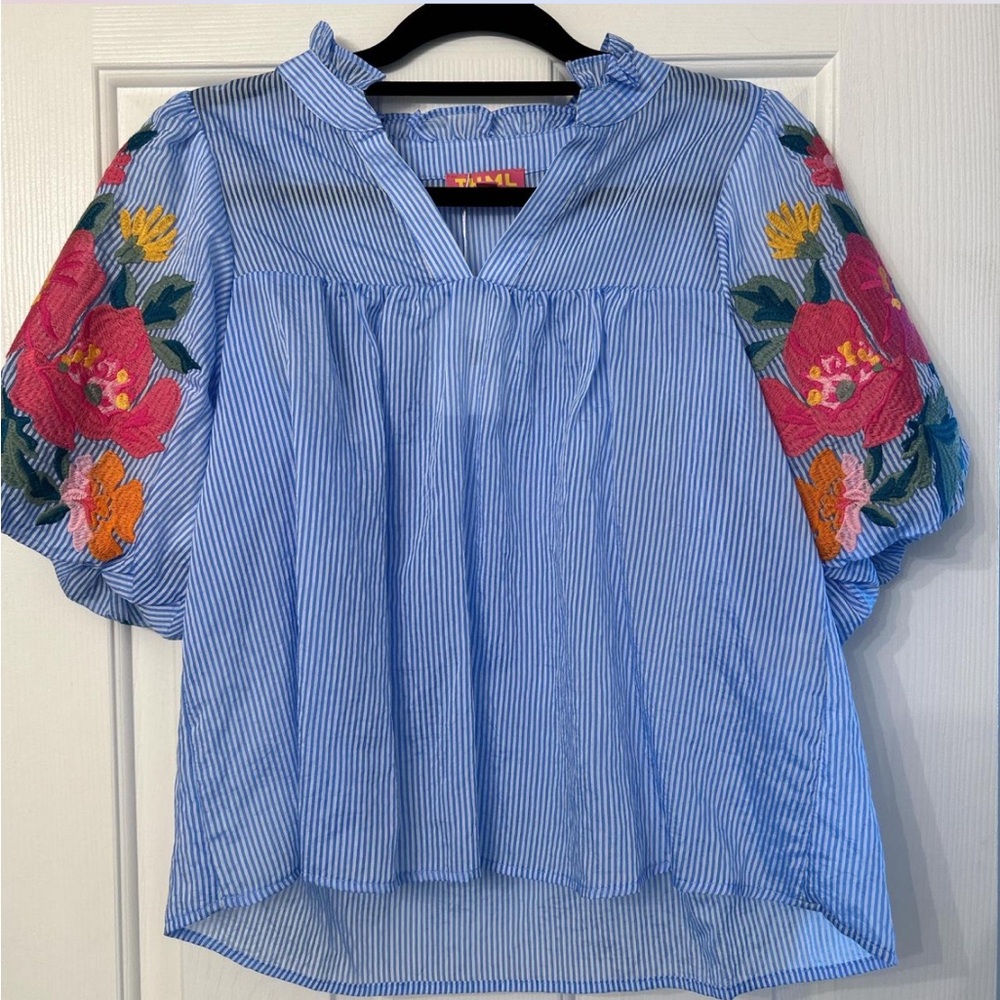 NWT Women’s top puff sleeve